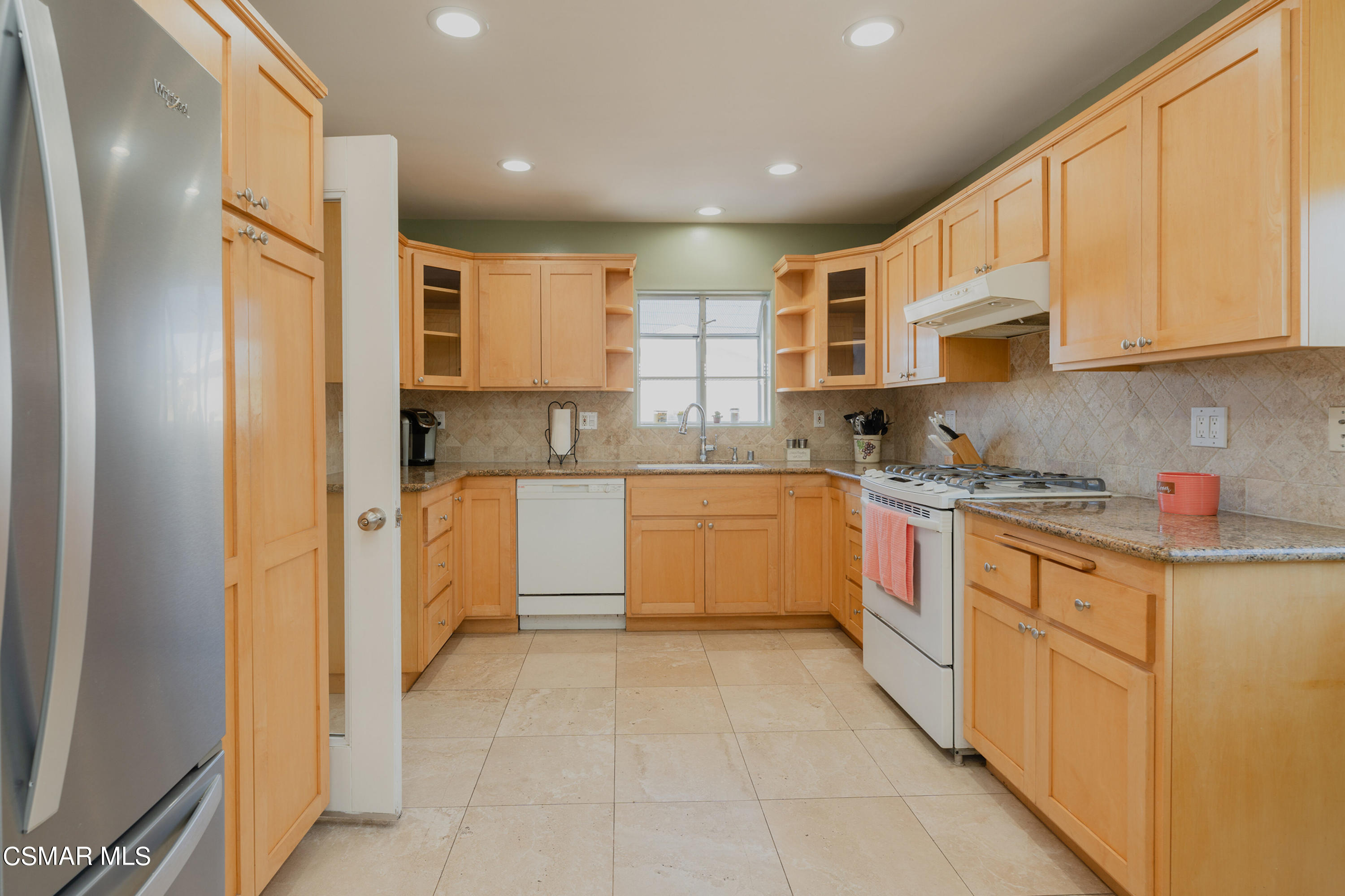 305 West Roderick Avenue Oxnard, CA 93030 - Photo 9 of 18 Roderick Ave Kitchen