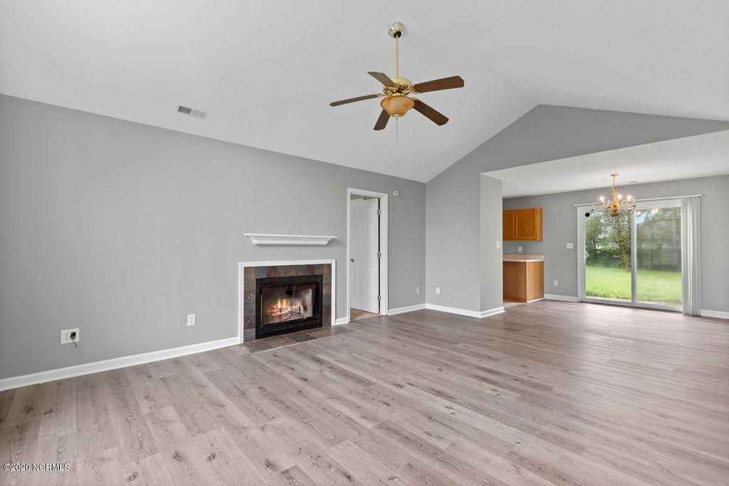 303 Paddock Place Jacksonville, NC 28546 - Photo 2 of 17 IMG_9929