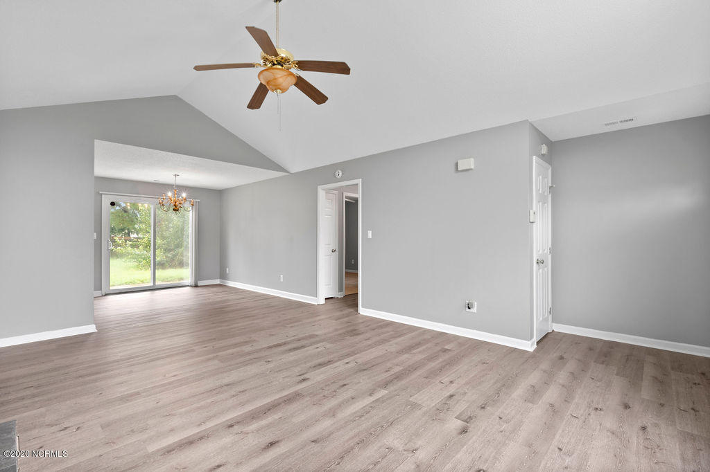 303 Paddock Place Jacksonville, NC 28546 - Photo 3 of 17 IMG_9932