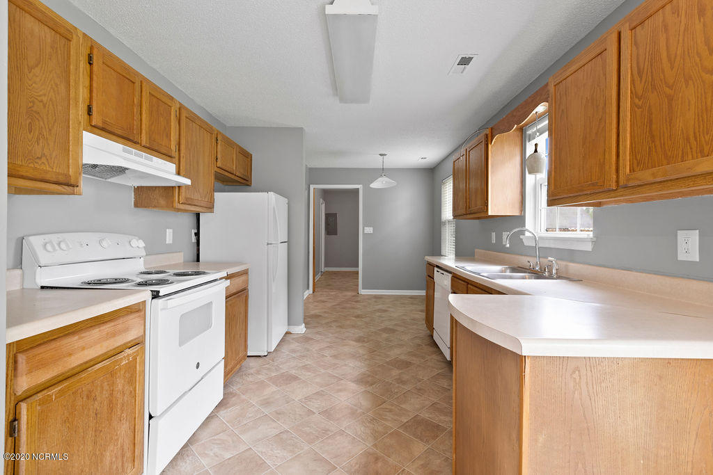 303 Paddock Place Jacksonville, NC 28546 - Photo 5 of 17 IMG_9938