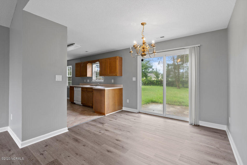 303 Paddock Place Jacksonville, NC 28546 - Photo 6 of 17 IMG_9941