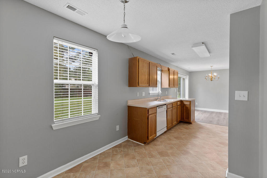 303 Paddock Place Jacksonville, NC 28546 - Photo 8 of 17 IMG_9947