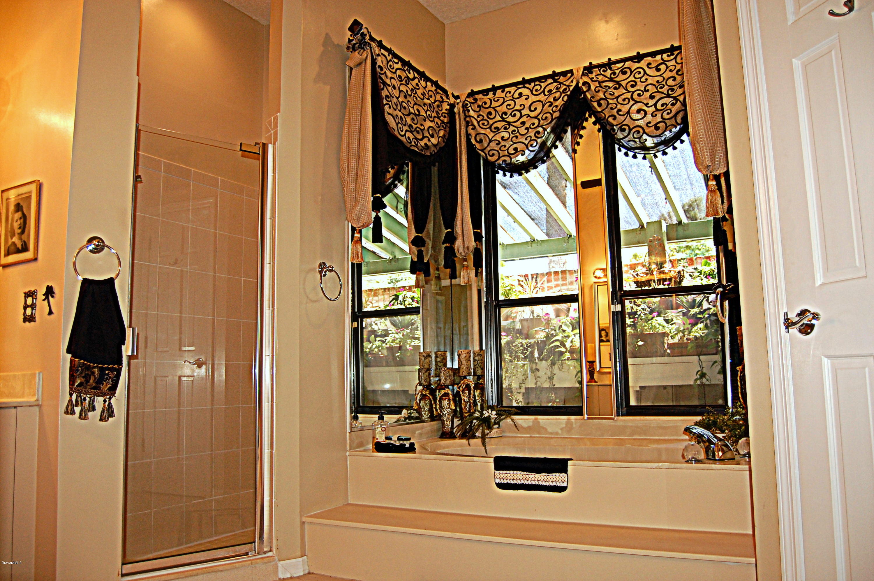 3880 Shady Run Road Melbourne, FL 32934 - Photo 21 of 41 Master Tub w/Separate Shower area