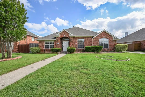 $2,700 | 304 Mimosa Drive, Murphy, TX 75094
