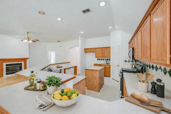 $2,700 | 304 Mimosa Drive, Murphy, TX 75094