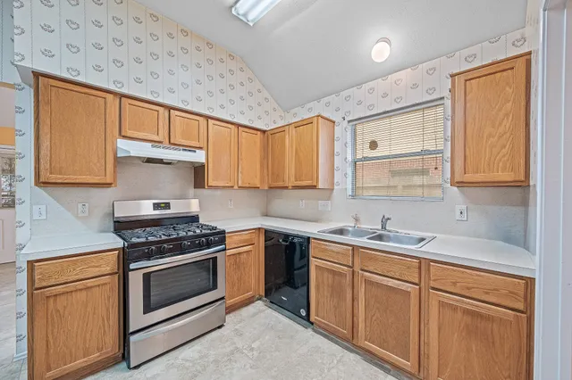 $2,400 | 9135 Reagan Meadow Court, Houston, TX 77064