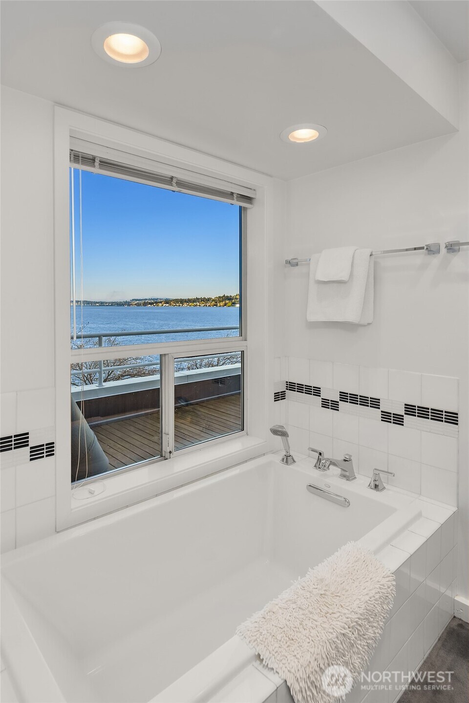 3903 48th Avenue South Seattle, WA 98118 - Photo 31 of 40 a bathroom with a tub sink and mirror