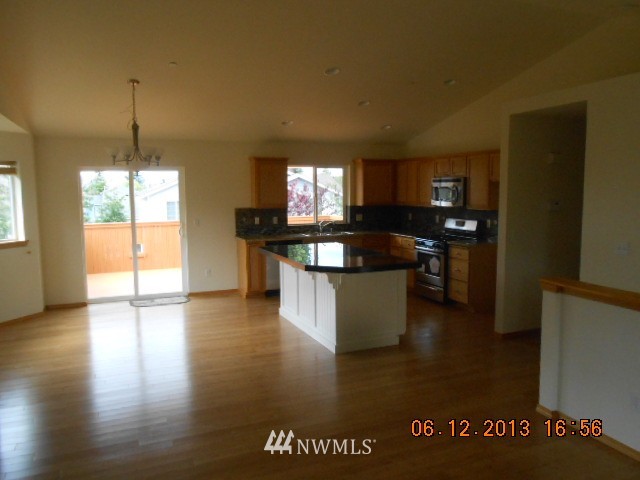 7510 Upper Ridge Road Everett, WA 98203 - Photo 3 of 15