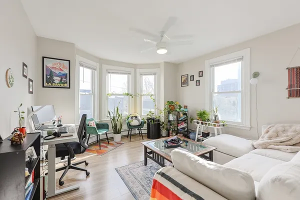 $3,350 | 19 Linden Street, Unit 3, Somerville, MA 02143