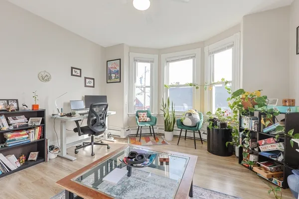 $3,350 | 19 Linden Street, Unit 3, Somerville, MA 02143