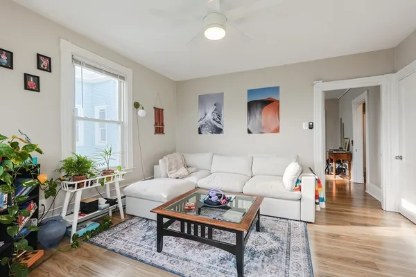 $3,350 | 19 Linden Street, Unit 3, Somerville, MA 02143