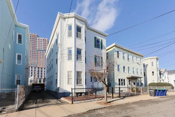 $3,350 | 19 Linden Street, Unit 3, Somerville, MA 02143