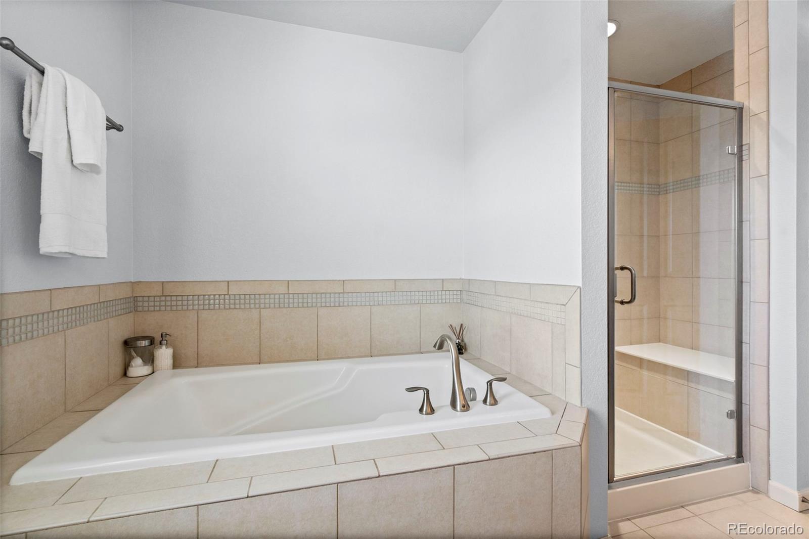 1124 Rockhurst Drive, Unit A Highlands Ranch, CO 80129 - Photo 28 of 45 a bathroom with a bathtub