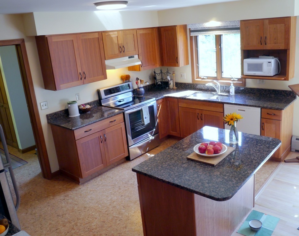 42 Lead Mine Road Southampton, MA 01073 - Photo 4 of 23 Gallery Image 4