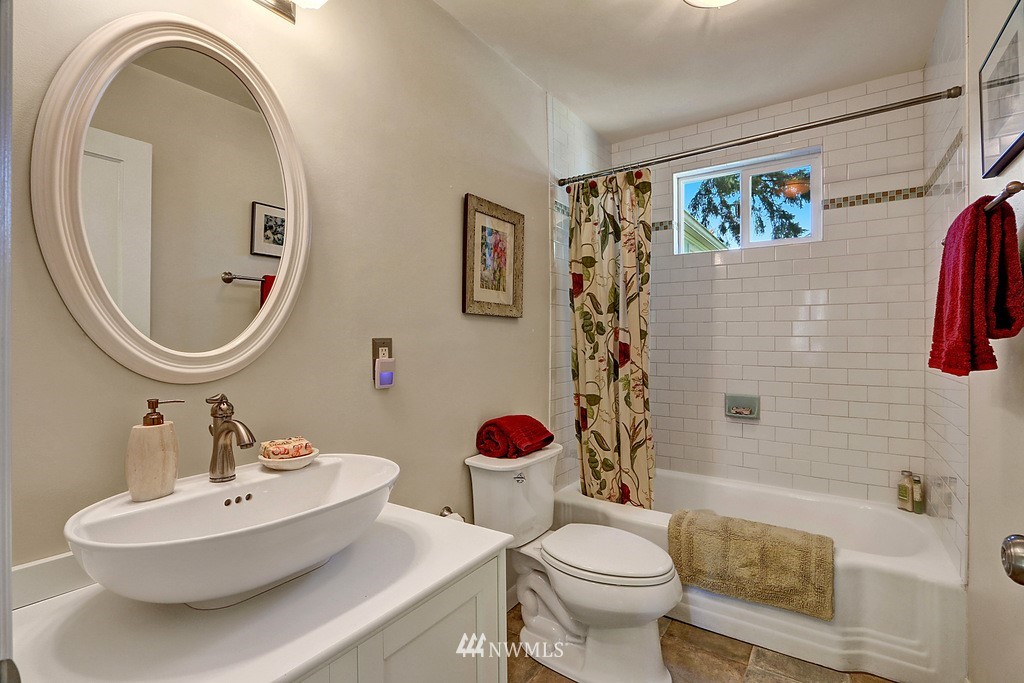 3916 Southwest Kenyon Street Seattle, WA 98136 - Photo 14 of 18 Gallery Image 14