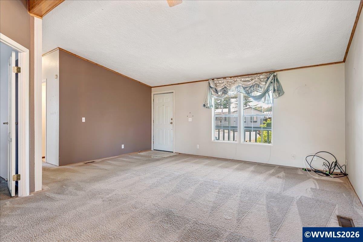 5422 Portland Road Northeast, Unit 102 Salem, OR 97305 - Photo 4 of 37