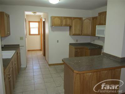 2405 Utley Road Flint, MI 48532 - Photo 9 of 18 20144347-9.JPG