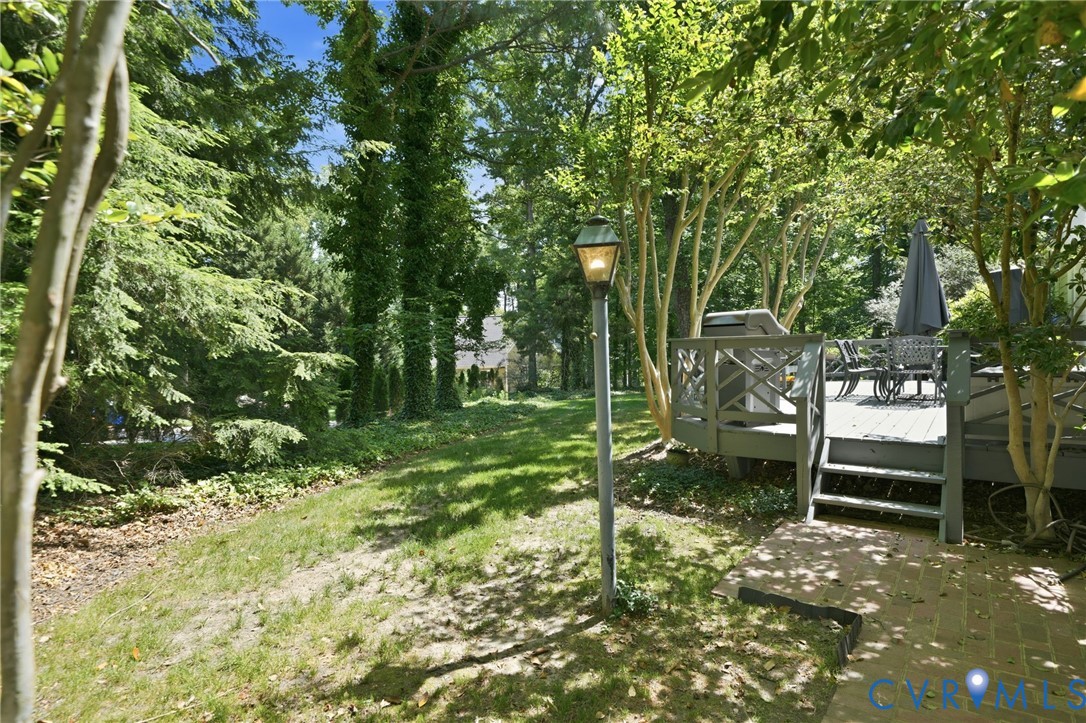 2101 Castlebridge Road Midlothian, VA 23113 - Photo 33 of 37 a backyard of a house with table and chairs
