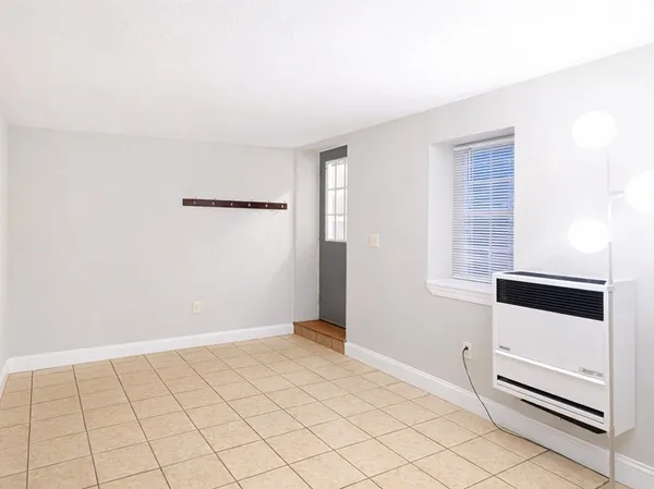 $1,650 | 92 School Street, Unit 8, Whitman, MA 02382