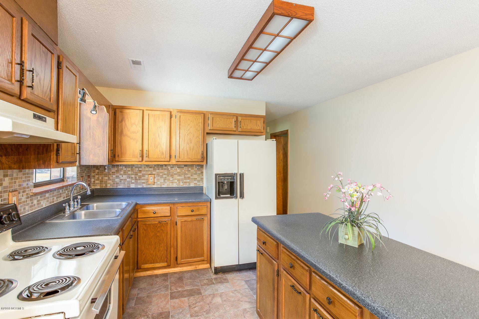 12383 Ashton Road Rocky Point, NC 28457 - Photo 10 of 29 8