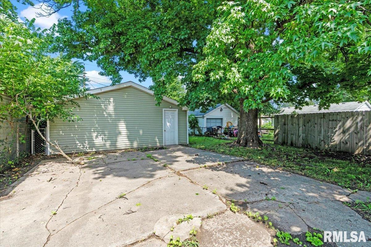 1025 North Walnut Street Springfield, IL 62702 - Photo 27 of 33
