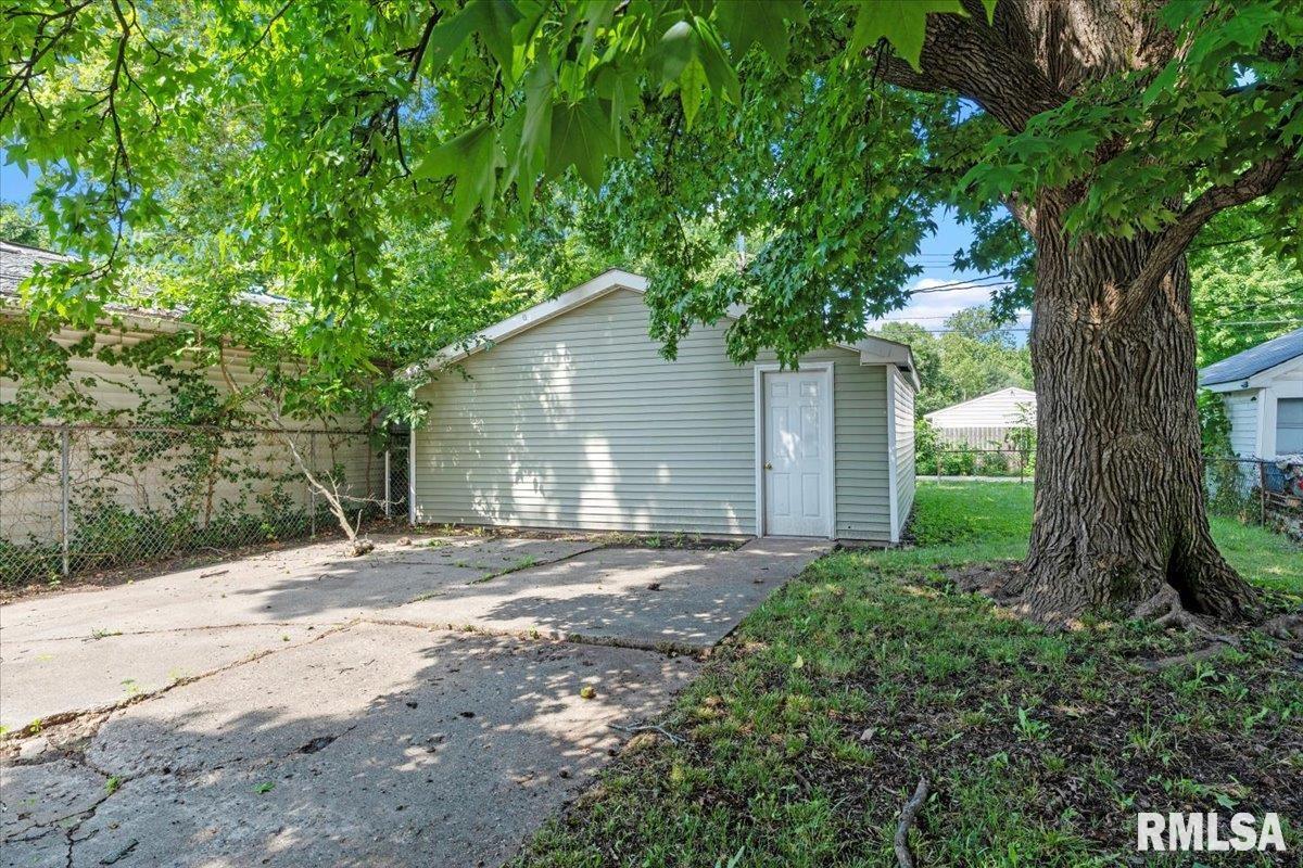 1025 North Walnut Street Springfield, IL 62702 - Photo 28 of 33