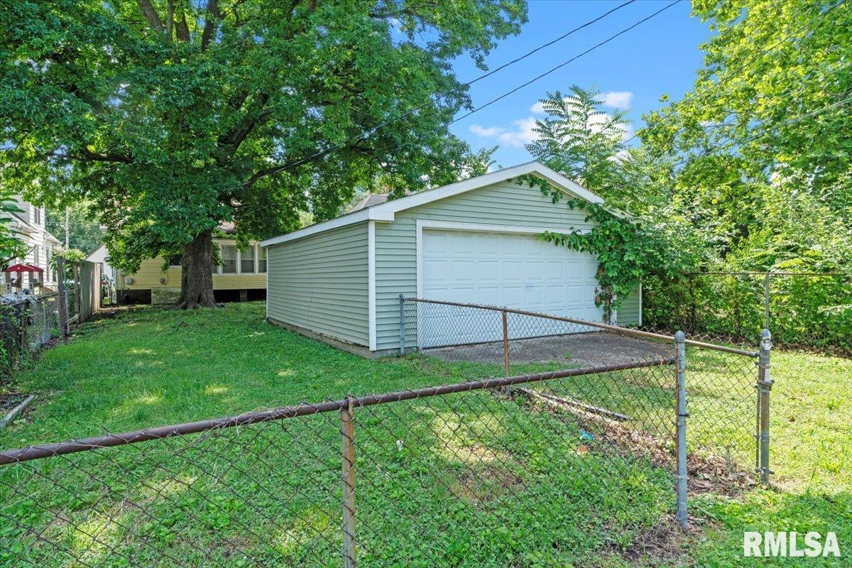 1025 North Walnut Street Springfield, IL 62702 - Photo 30 of 33