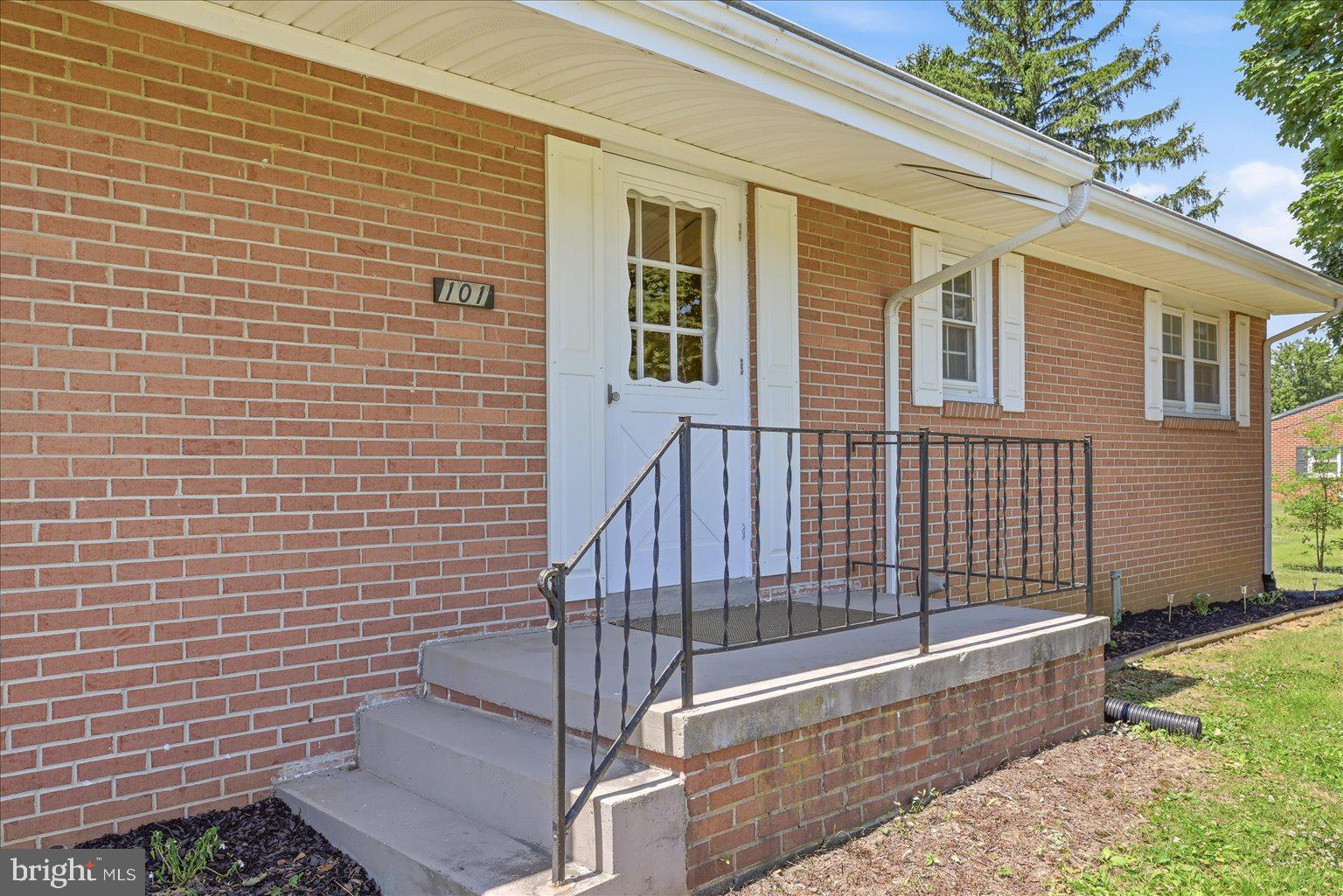 101 Locust Avenue Winchester, VA 22601 - Photo 4 of 47