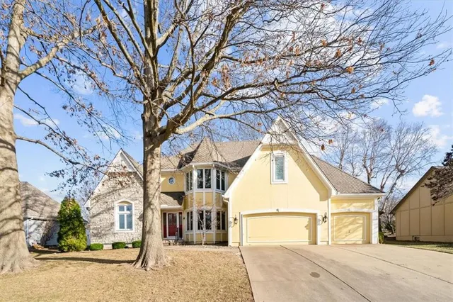 $455,000 | 723 Northwest High Point Drive, Lee's Summit, MO 64081