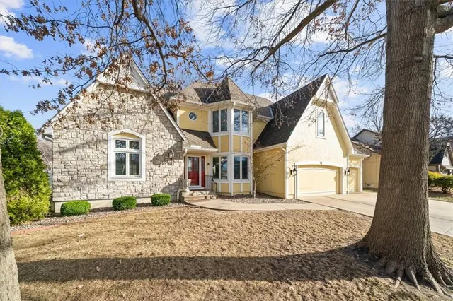 $455,000 | 723 Northwest High Point Drive, Lee's Summit, MO 64081