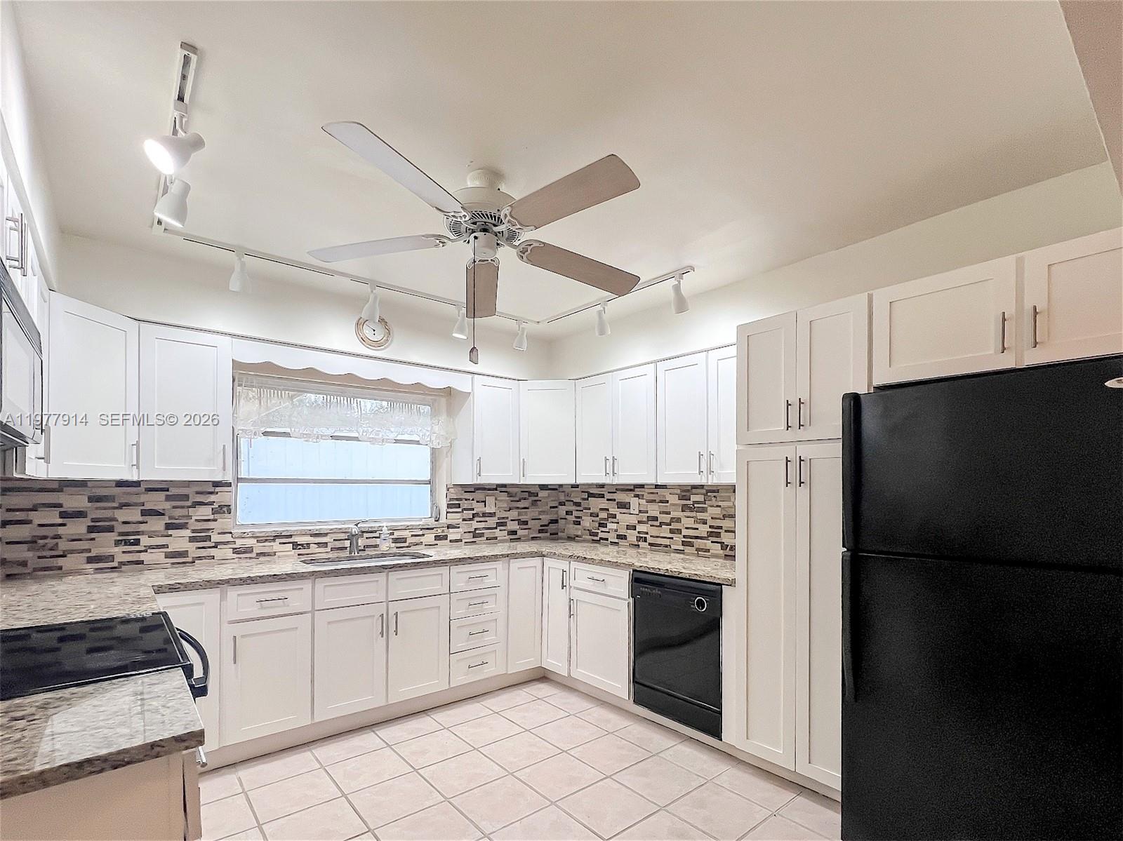 192 Southwest 62nd Terrace Plantation, FL 33317 - Photo 16 of 49