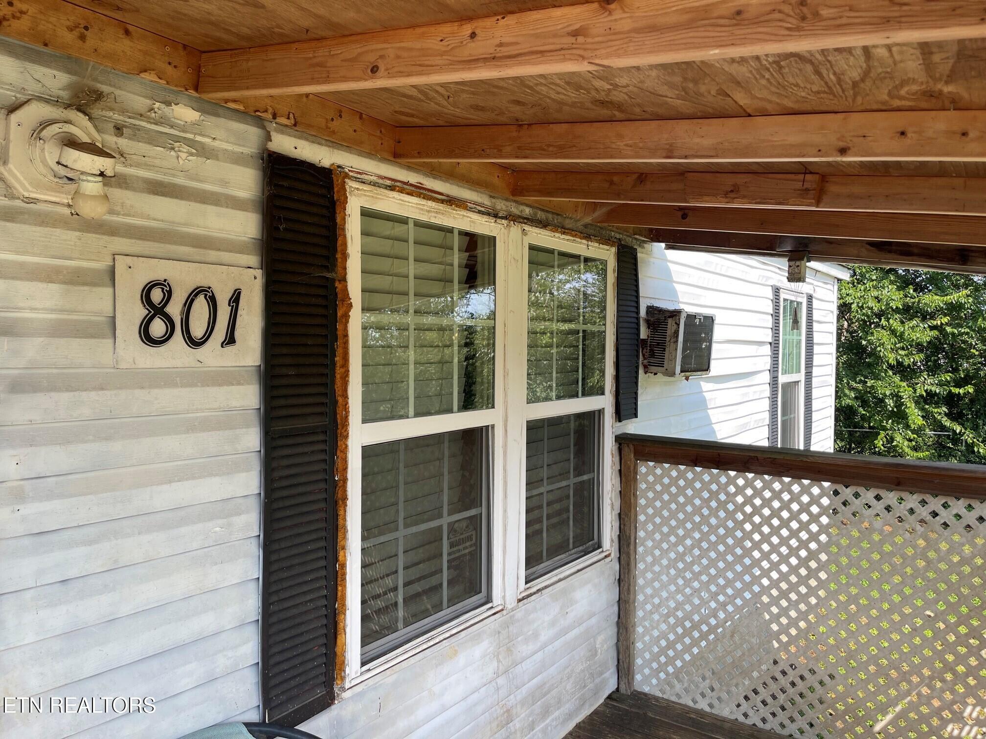 801 Wilson Road Maryville, TN 37801 - Photo 9 of 33 Covered Front Porch
