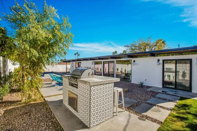 $950,000 | 2788 East Via Escuela, Palm Springs, CA 92262