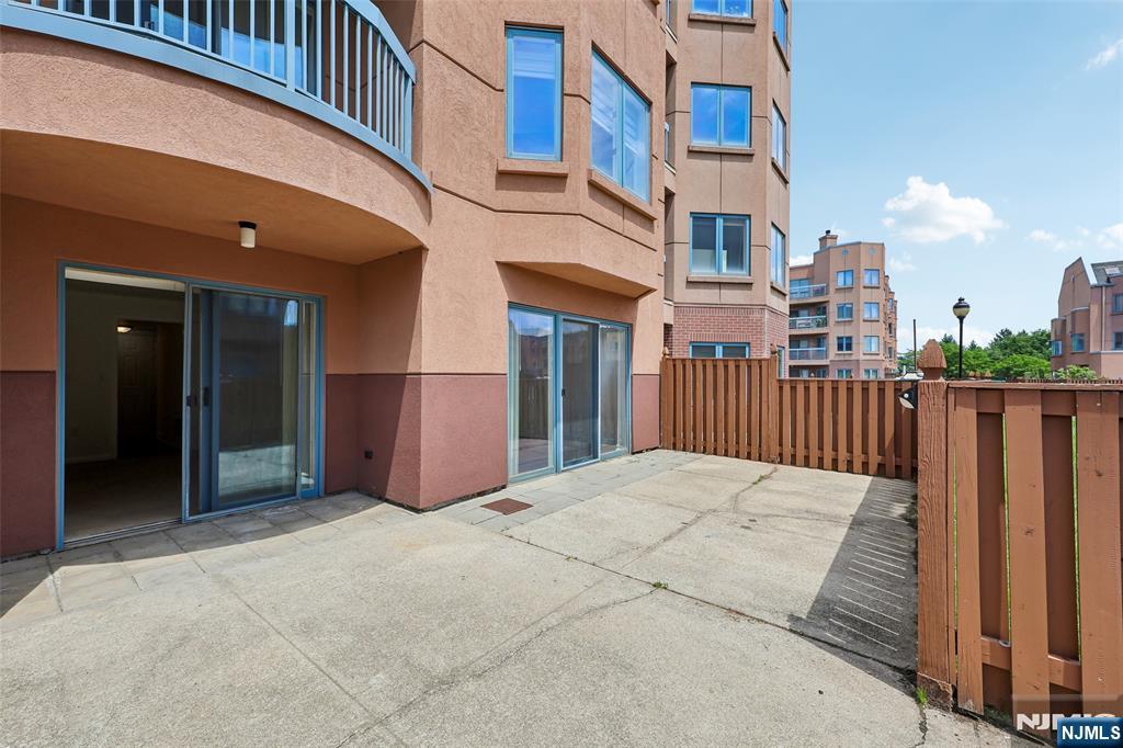 302 Chase Court, Unit 302 Edgewater, NJ 07020 - Photo 24 of 46