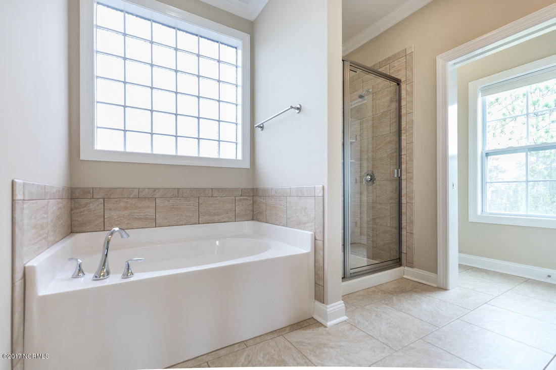 6022 Tarin Road Wilmington, NC 28409 - Photo 31 of 45 Separate shower & tub