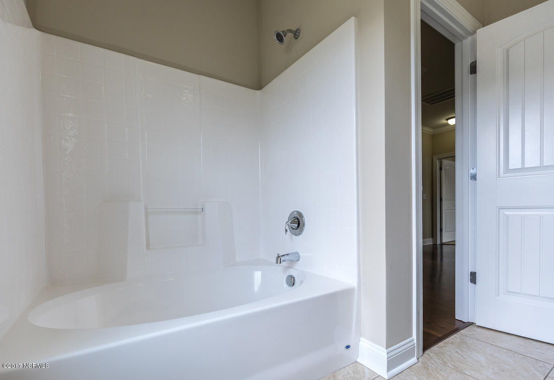 6022 Tarin Road Wilmington, NC 28409 - Photo 35 of 45 2nd upstairs bath
