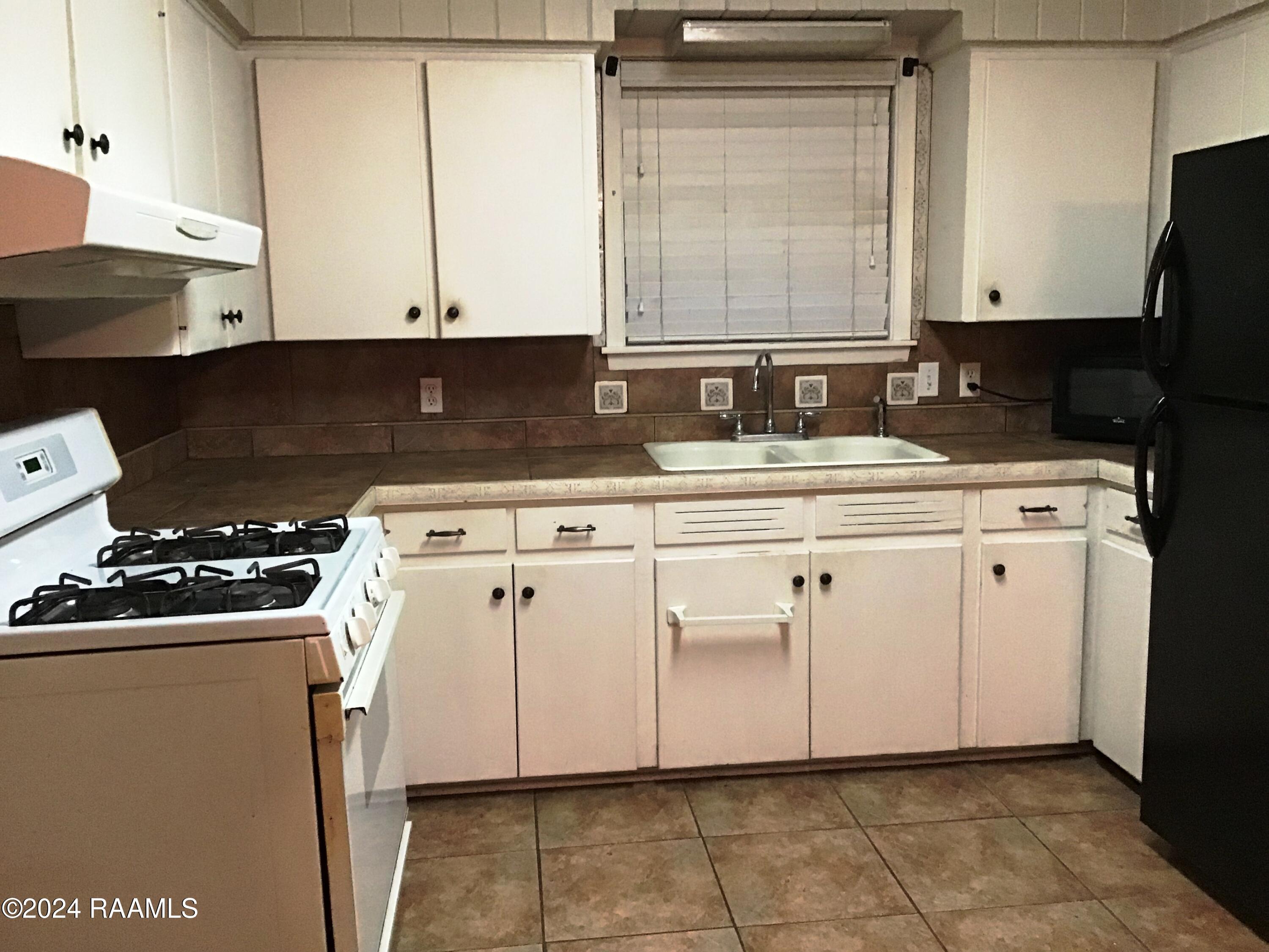 108 Avalon Street Lafayette, LA 70508 - Photo 4 of 8 Kithen