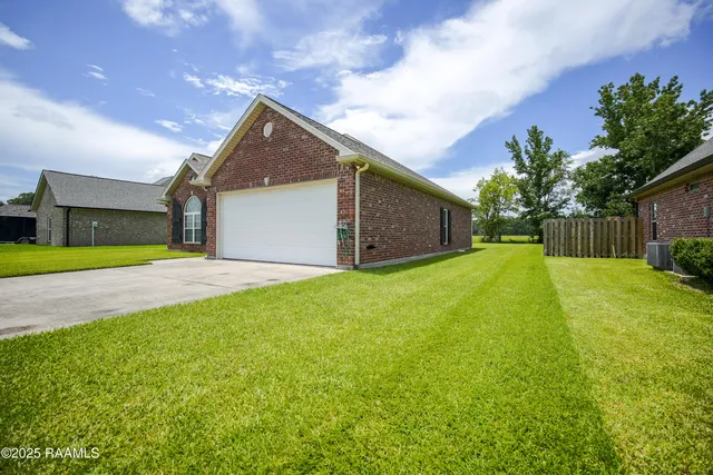 $295,000 | 447 Sugar Trail Street, Houma, LA 70364