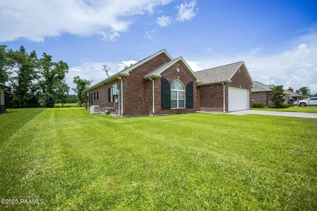 $295,000 | 447 Sugar Trail Street, Houma, LA 70364