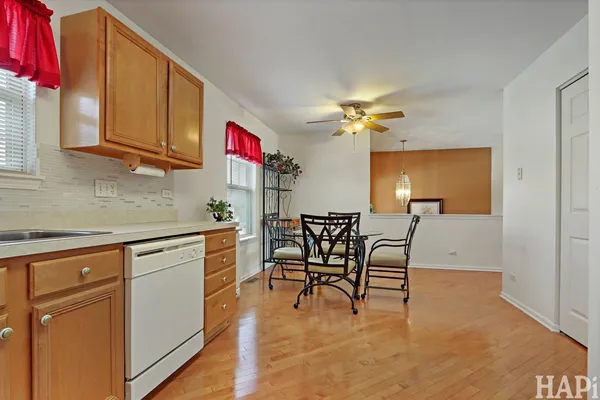 $300,000 | 1167 North Oakwood Drive, Unit 323, Fox Lake, IL 60020