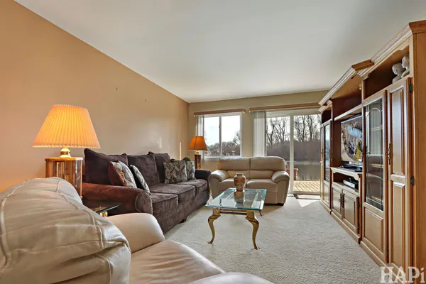 $300,000 | 1167 North Oakwood Drive, Unit 323, Fox Lake, IL 60020