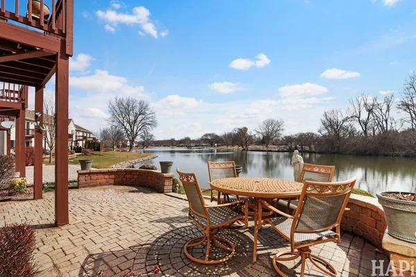 $300,000 | 1167 North Oakwood Drive, Unit 323, Fox Lake, IL 60020