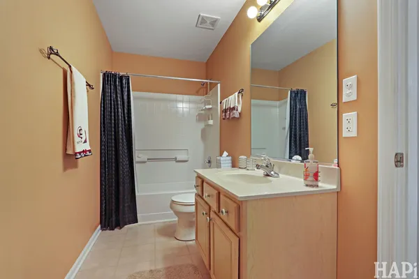 $300,000 | 1167 North Oakwood Drive, Unit 323, Fox Lake, IL 60020