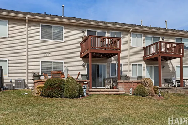 $300,000 | 1167 North Oakwood Drive, Unit 323, Fox Lake, IL 60020