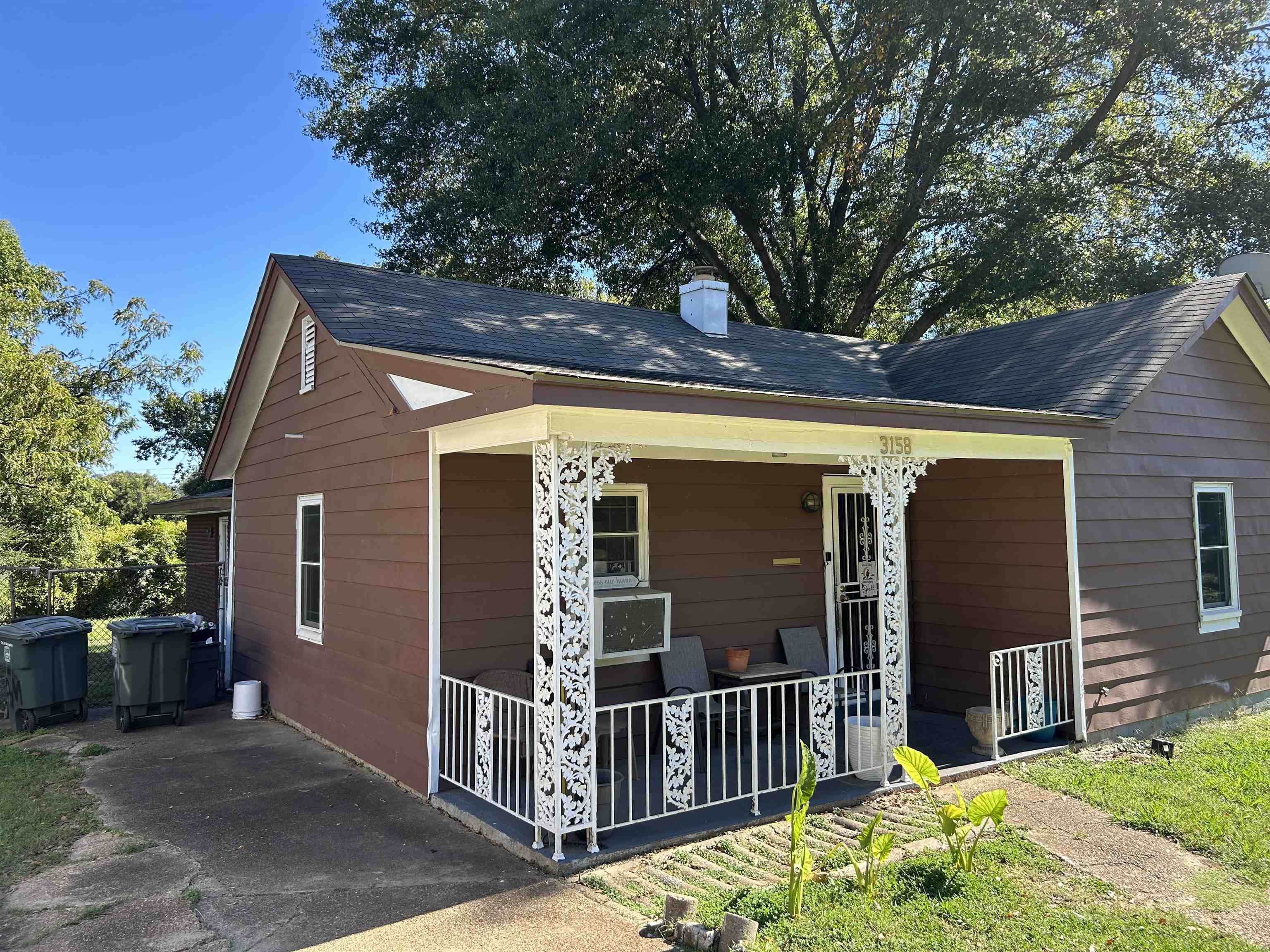 3158 Ford Road Memphis, TN 38109 - Photo 2 of 22 a view of a house with a balcony