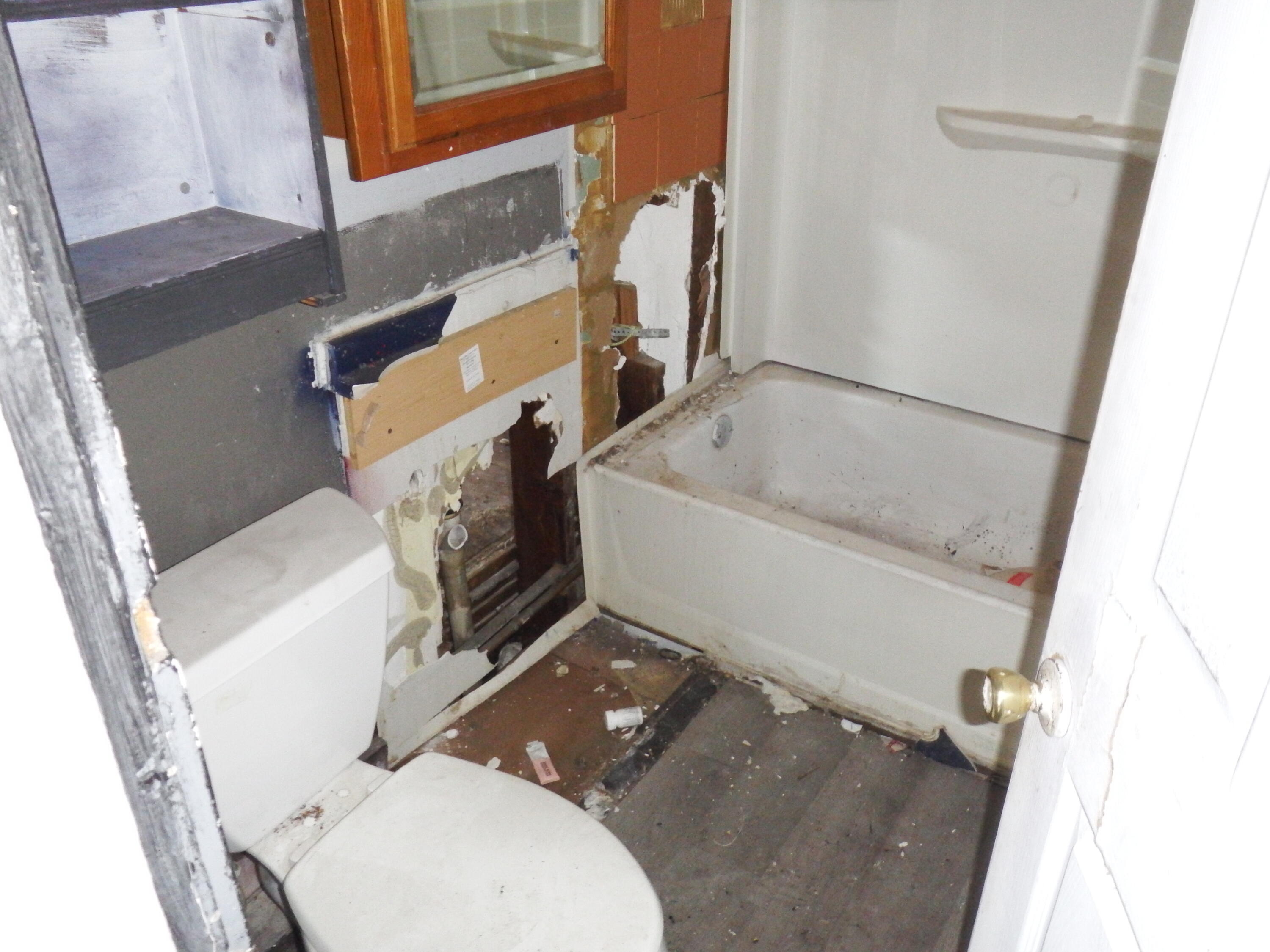 1105 West Keefe Avenue, Unit 1107 Milwaukee, WI 53206 - Photo 13 of 15 bathroom