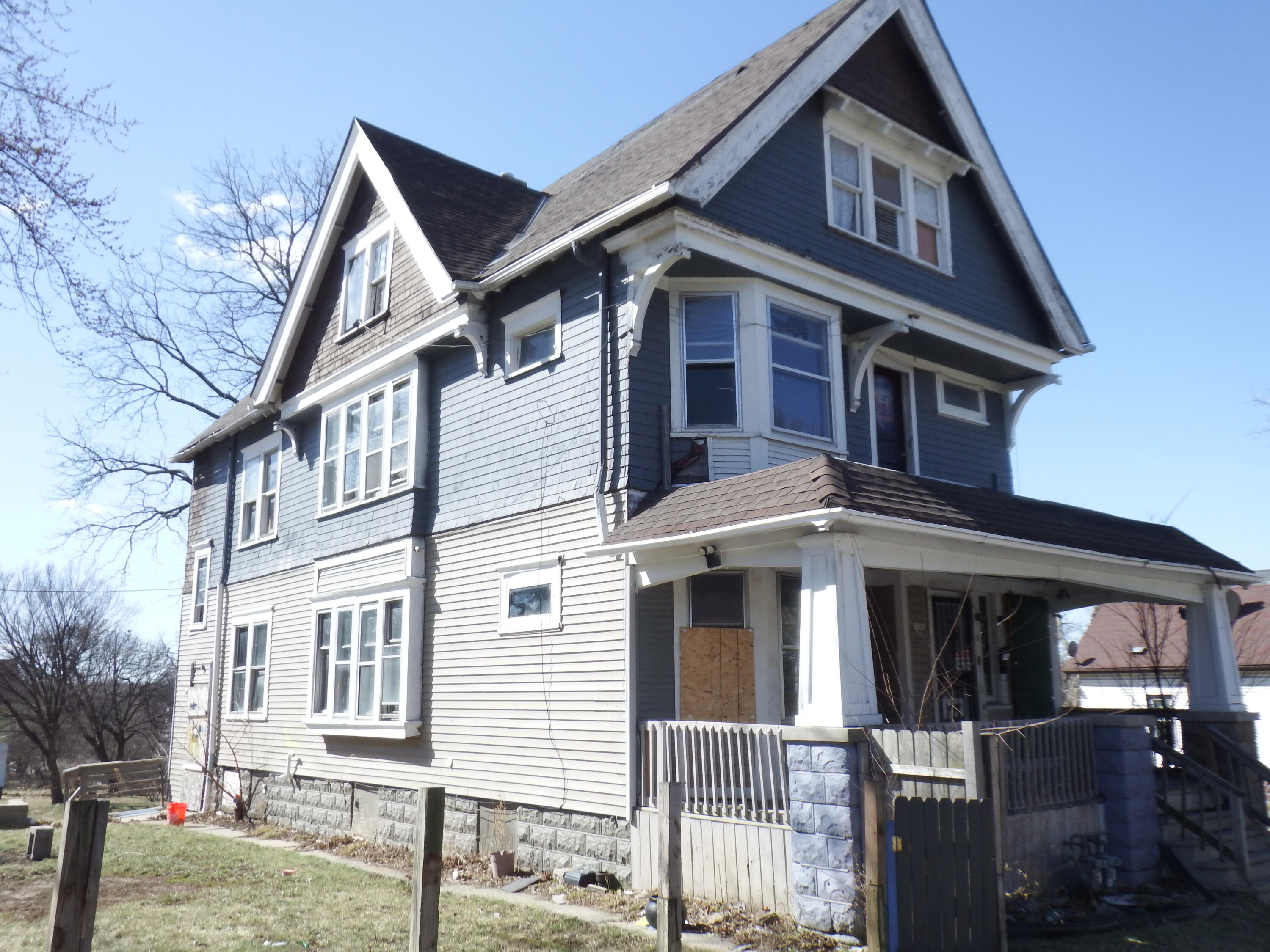 1105 West Keefe Avenue, Unit 1107 Milwaukee, WI 53206 - Photo 2 of 15 side view