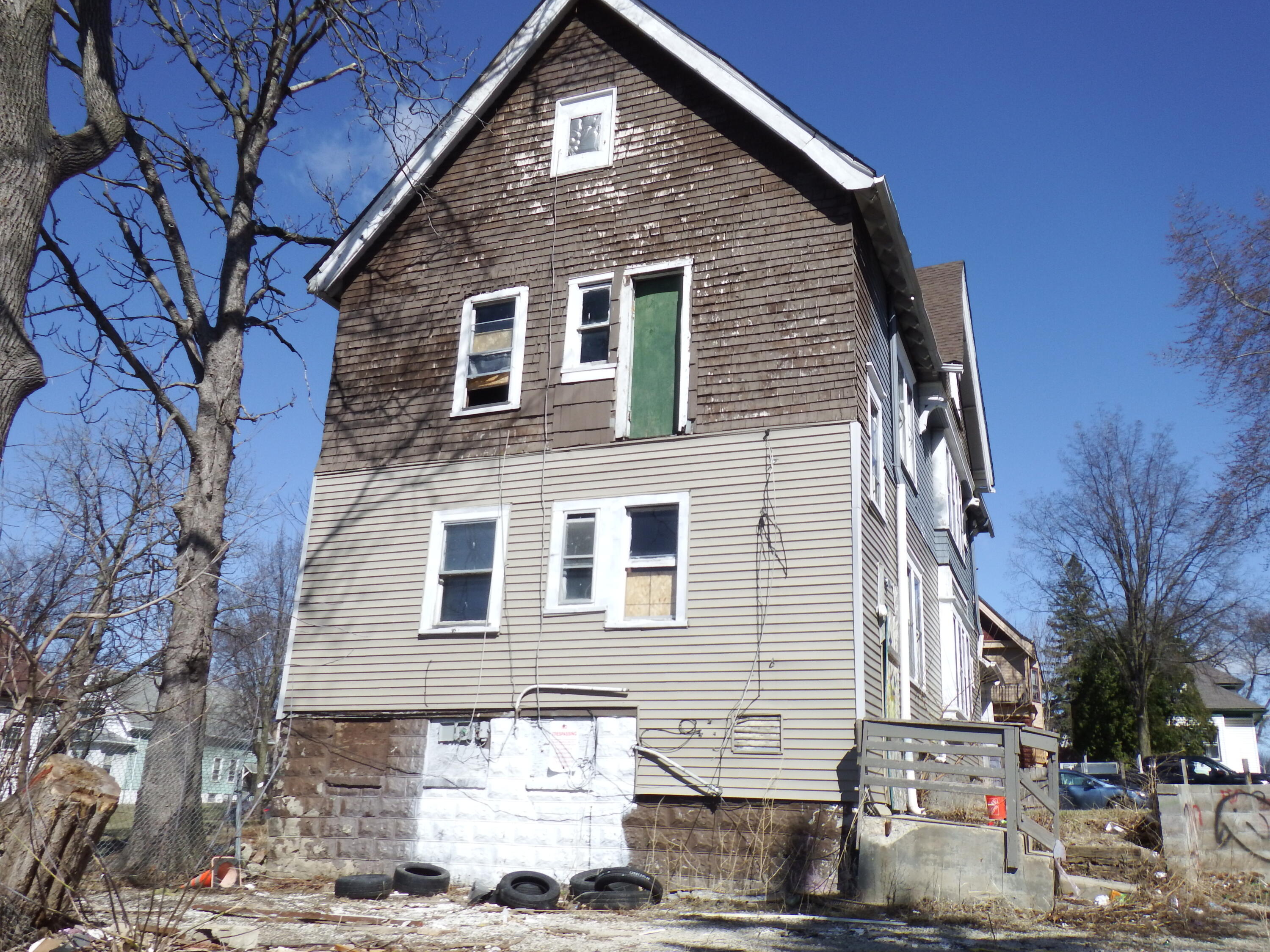 1105 West Keefe Avenue, Unit 1107 Milwaukee, WI 53206 - Photo 3 of 15 rear view