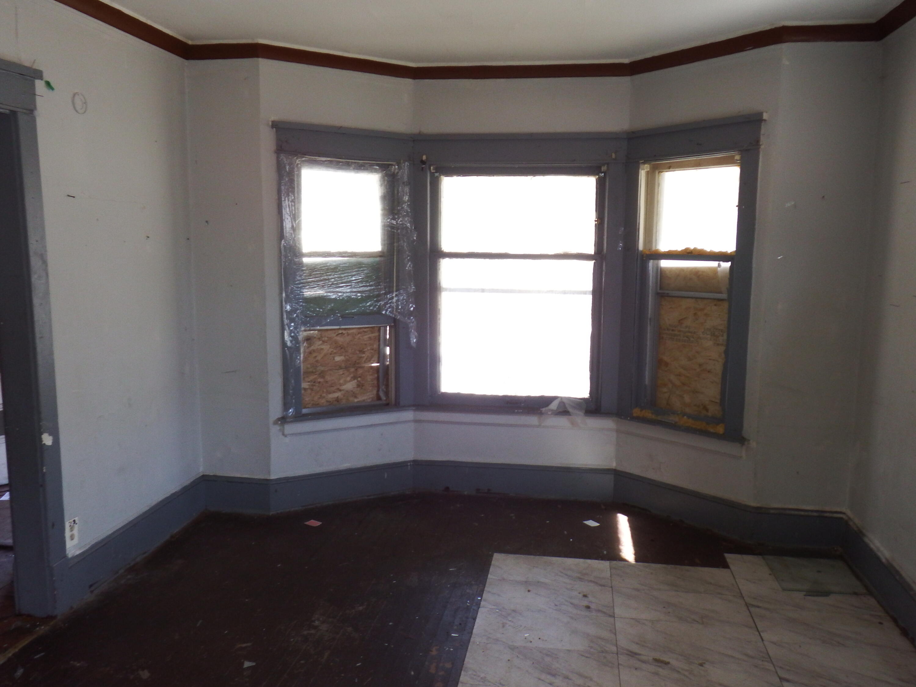 1105 West Keefe Avenue, Unit 1107 Milwaukee, WI 53206 - Photo 4 of 15 living room