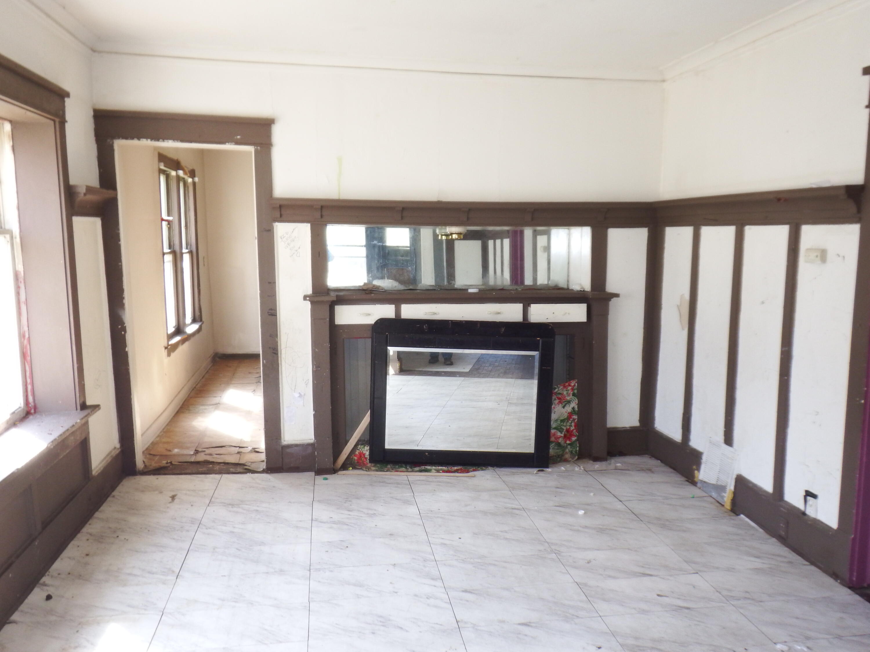 1105 West Keefe Avenue, Unit 1107 Milwaukee, WI 53206 - Photo 5 of 15 dining room